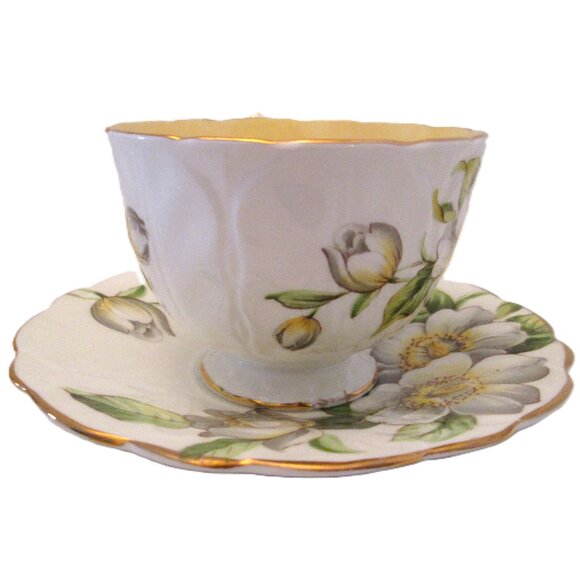 Vintage 2 Dimisional Aynsley Bone China teacup graced with english white & yell - Picture 8 of 12